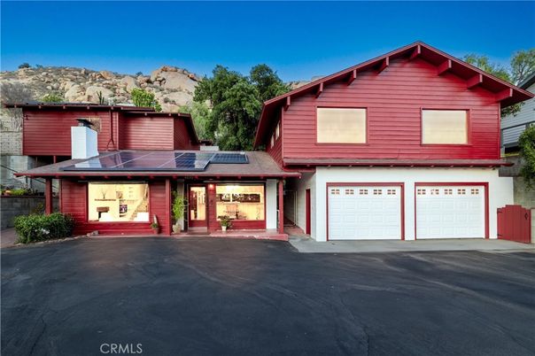 Attached, Exterior, Facade, Solar Panels, American Craftsman