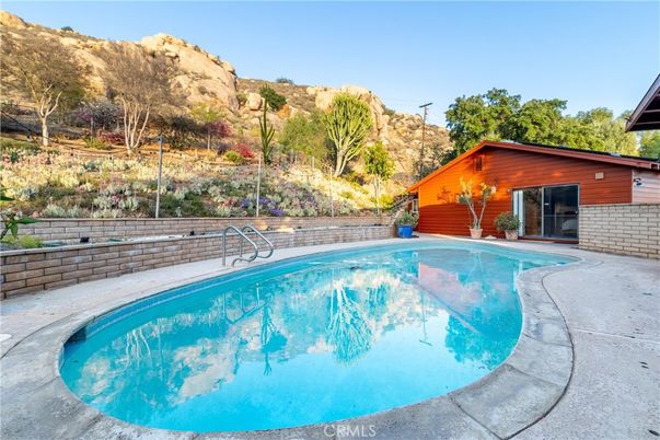 Exterior, Pool