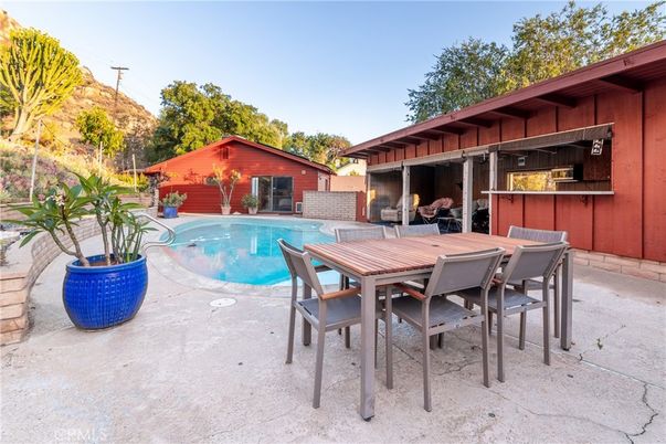 Exterior, Pool