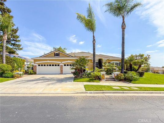 Attached, Exterior, Facade, Ranch