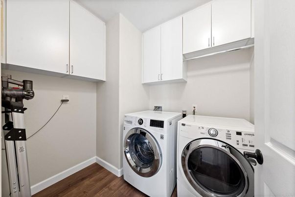 Interior, Washer, Wood Texture Flooring