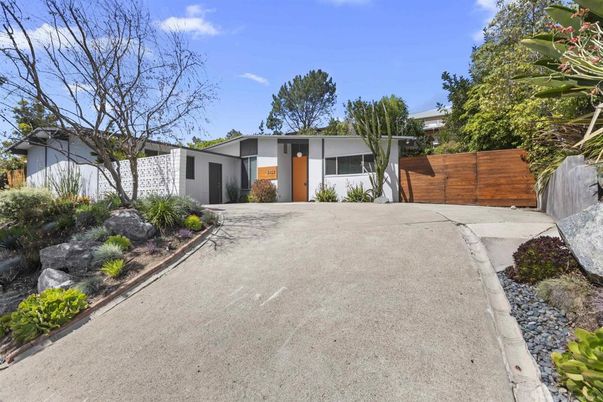 Attached, Exterior, Facade, Ranch