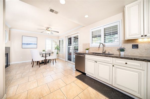 Dining room, Interior, Kitchen, Recessed Lighting