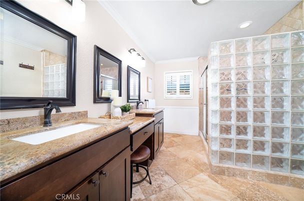 Bathroom, Dual Sink Vanities, Interior, Recessed Lighting