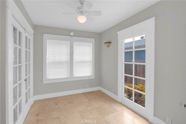 Empty room, Interior