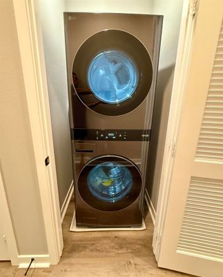Interior, Utility Closets, Washer, Wood Texture Flooring