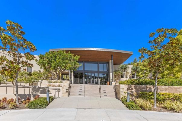 Exterior, Facade, Modern