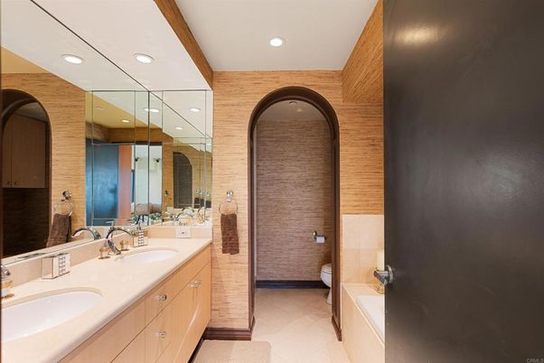 Bathroom, Dual Sink Vanities, Interior, Recessed Lighting