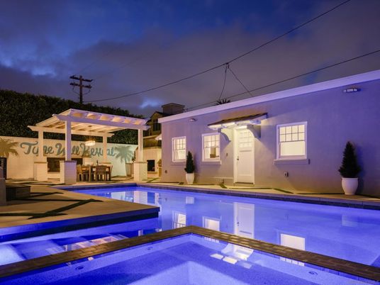 Exterior, Pool