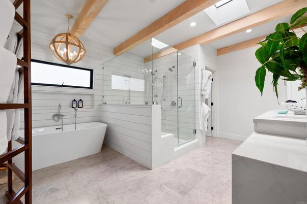 Bathroom, Free Standing Baths, Glass Shower, Interior, Pendant Lights, Recessed Lighting, Wooden Beams