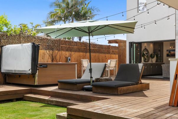 Exterior, Hot Tub