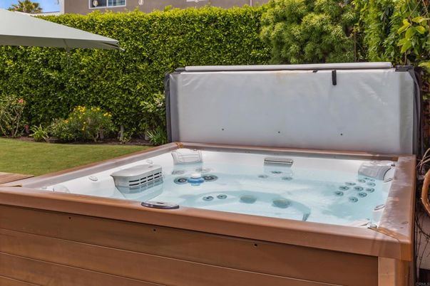 Exterior, Hot Tub