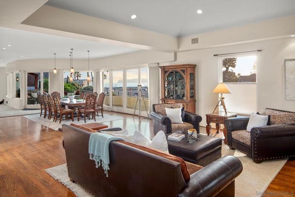 Dining room, Interior, Living room, Pendant Lights, Recessed Lighting, Wood Texture Flooring