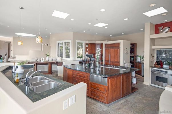 Interior, Kitchen, Living room, Pendant Lights, Recessed Lighting, Stainless Steel Appliances