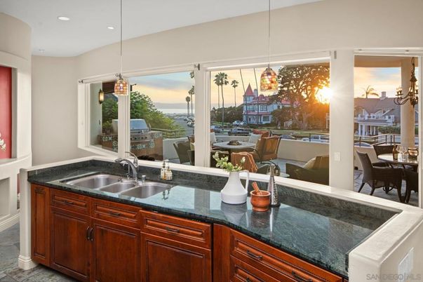 Dining room, Interior, Kitchen, Pendant Lights, Recessed Lighting, Water