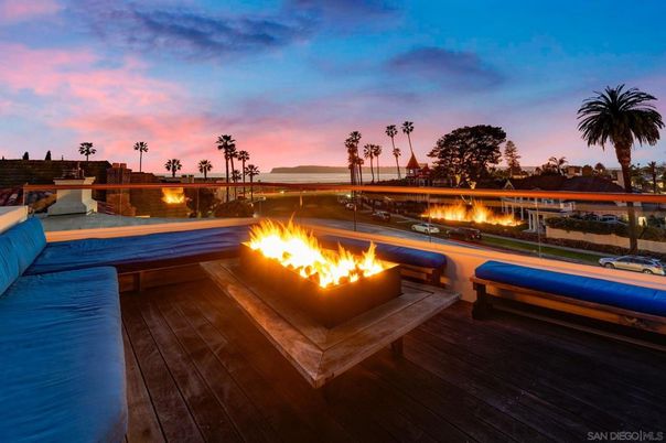 Exterior, Pool, Water