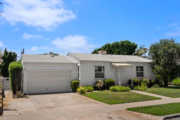 Attached, Exterior, Facade, Ranch
