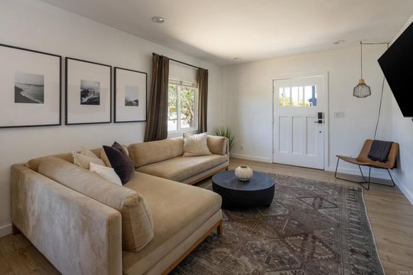 Interior, Living room, Pendant Lights, Recessed Lighting, Wood Texture Flooring