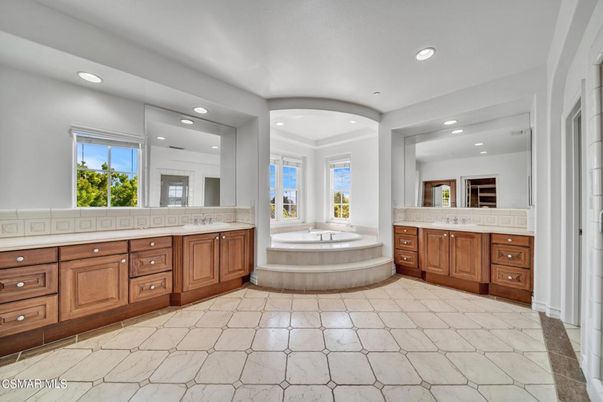 Bathroom, Interior, Recessed Lighting