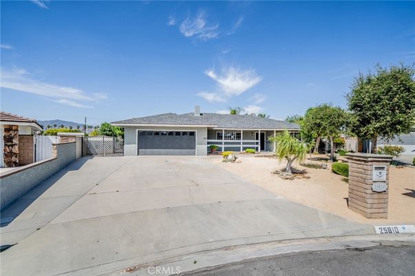 Attached, Exterior, Facade, Ranch