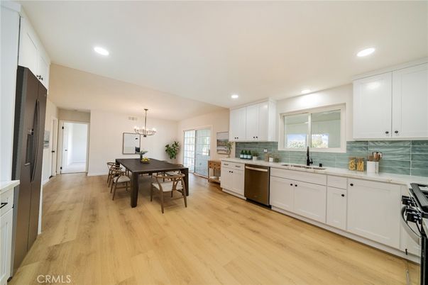 Chandelier, Dining room, Interior, Kitchen, Recessed Lighting, Wood Texture Flooring