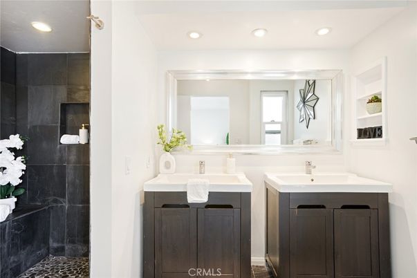 Bathroom, Dual Sink Vanities, Interior, Recessed Lighting