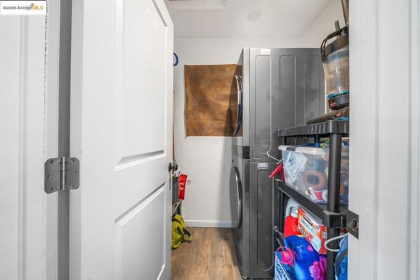 Interior, Washer, Wood Texture Flooring
