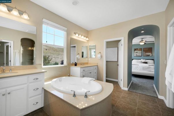 Bathroom, Bedroom, Dual Sink Vanities, Interior