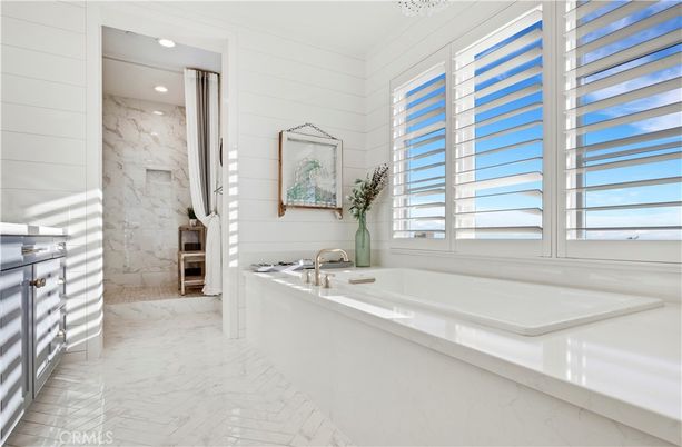 Bathroom, Interior, Marble, Marble Walls, Recessed Lighting