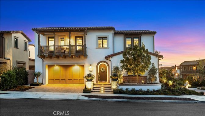 Attached, Exterior, Facade, Mediterranean