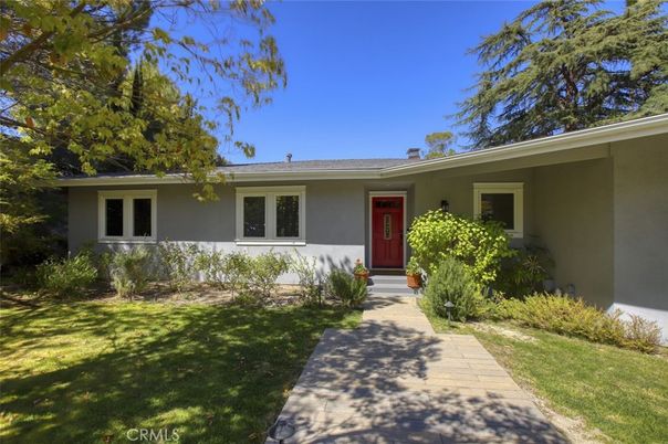 Exterior, Facade, Ranch
