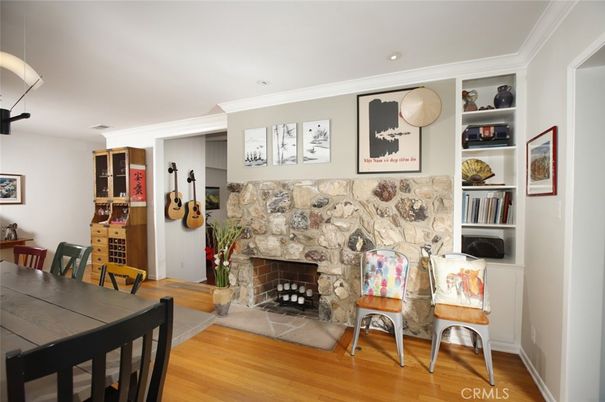 Dining room, Fireplace, Interior, Recessed Lighting, Wood Texture Flooring