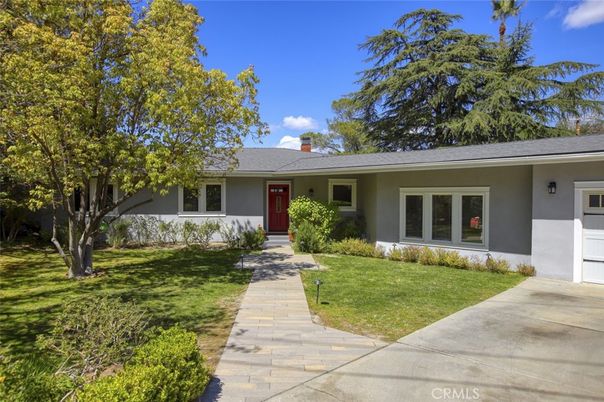 Exterior, Facade, Ranch