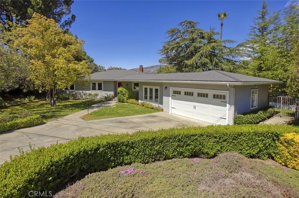 Attached, Exterior, Facade, Ranch
