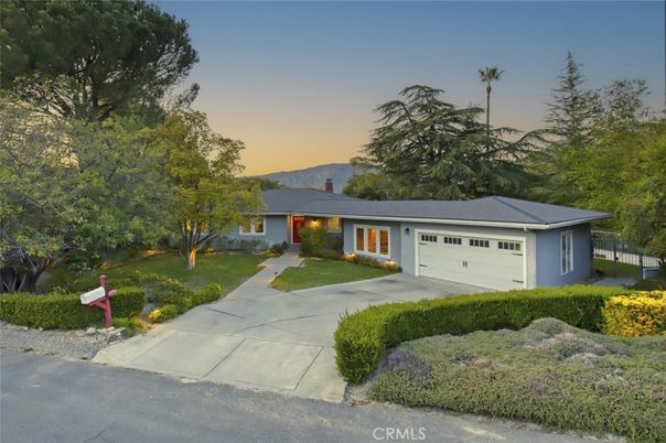Attached, Exterior, Facade, Ranch