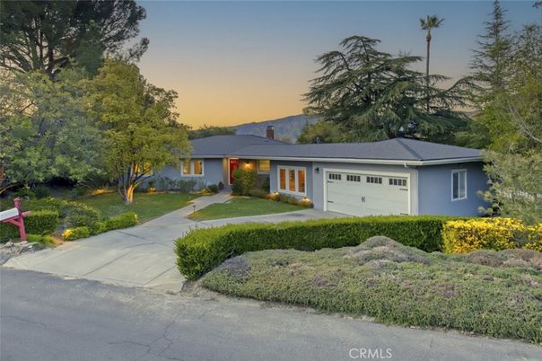 Attached, Exterior, Facade, Ranch