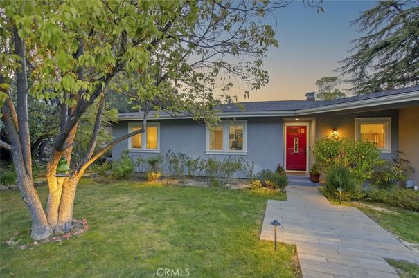 Backyard, Exterior, Facade, Ranch