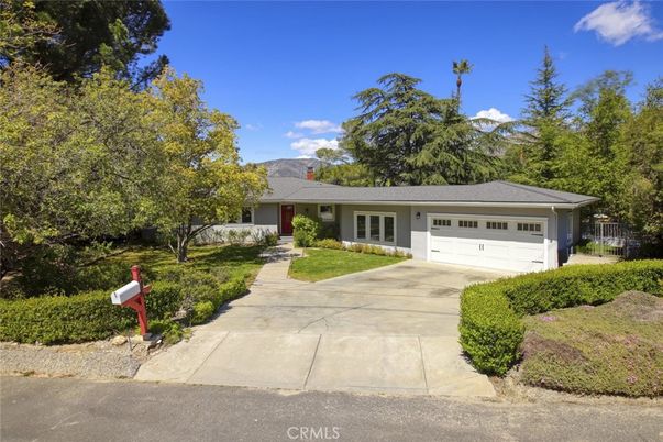 Attached, Exterior, Facade, Ranch