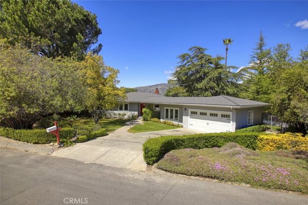 Attached, Exterior, Facade, Ranch