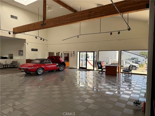 Garage, Interior, Wooden Beams