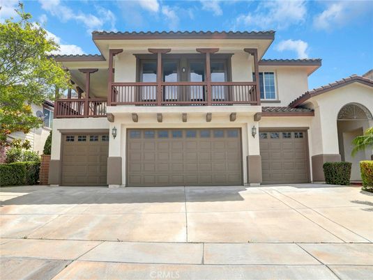 Attached, Exterior, Facade, Mediterranean