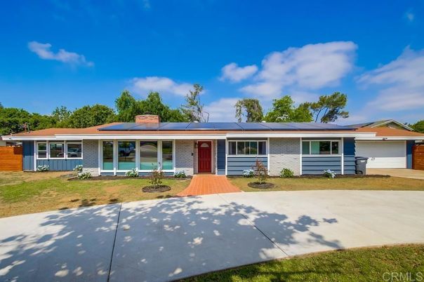 Backyard, Exterior, Facade, Solar Panels, Ranch