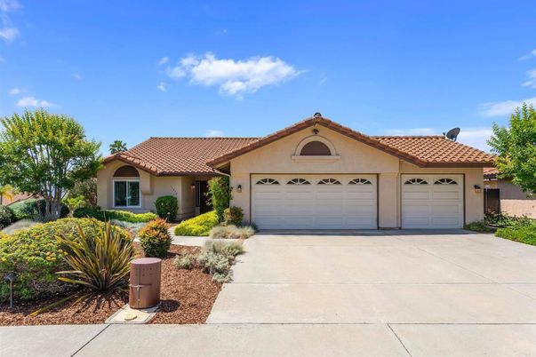 Attached, Exterior, Facade, Mediterranean