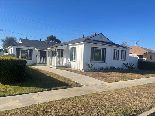 Backyard, Exterior, Facade, Ranch