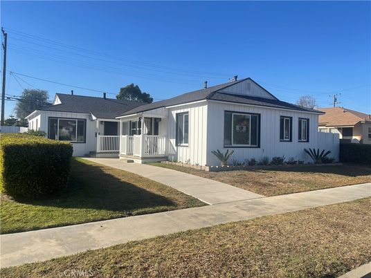 Backyard, Exterior, Facade, Ranch