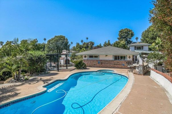 Exterior, Playground, Pool
