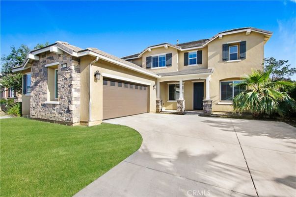 Attached, Exterior, Facade, Mediterranean