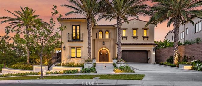 Attached, Exterior, Facade, Mediterranean