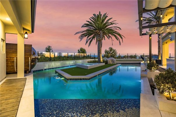 Exterior, Pool, Water