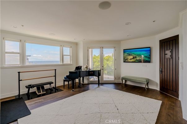 Interior, Piano, Recessed Lighting, Water, Wood Texture Flooring